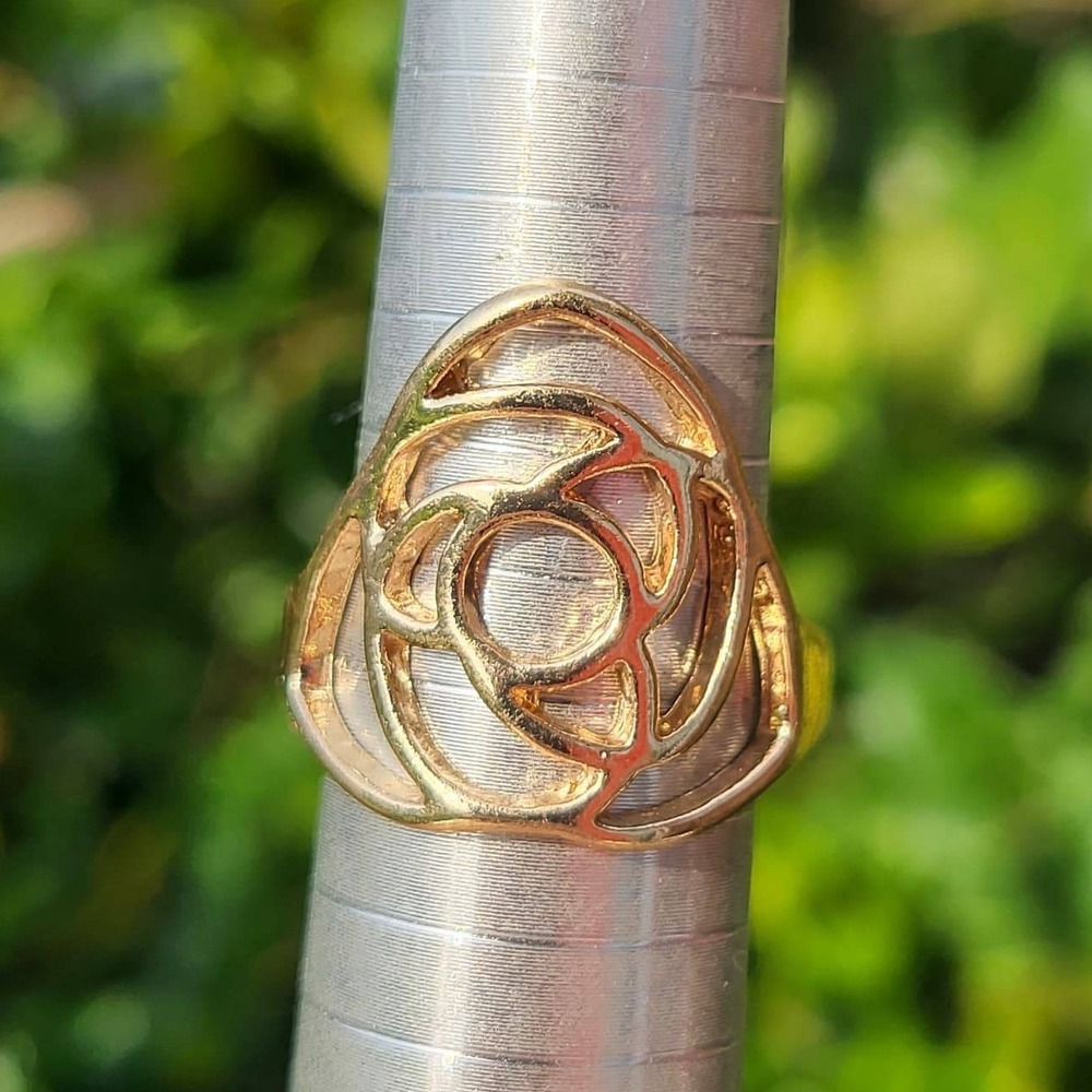Vintage Gold Tone Rose Floral Cut Out Ring S 8.5 Openwork Statement